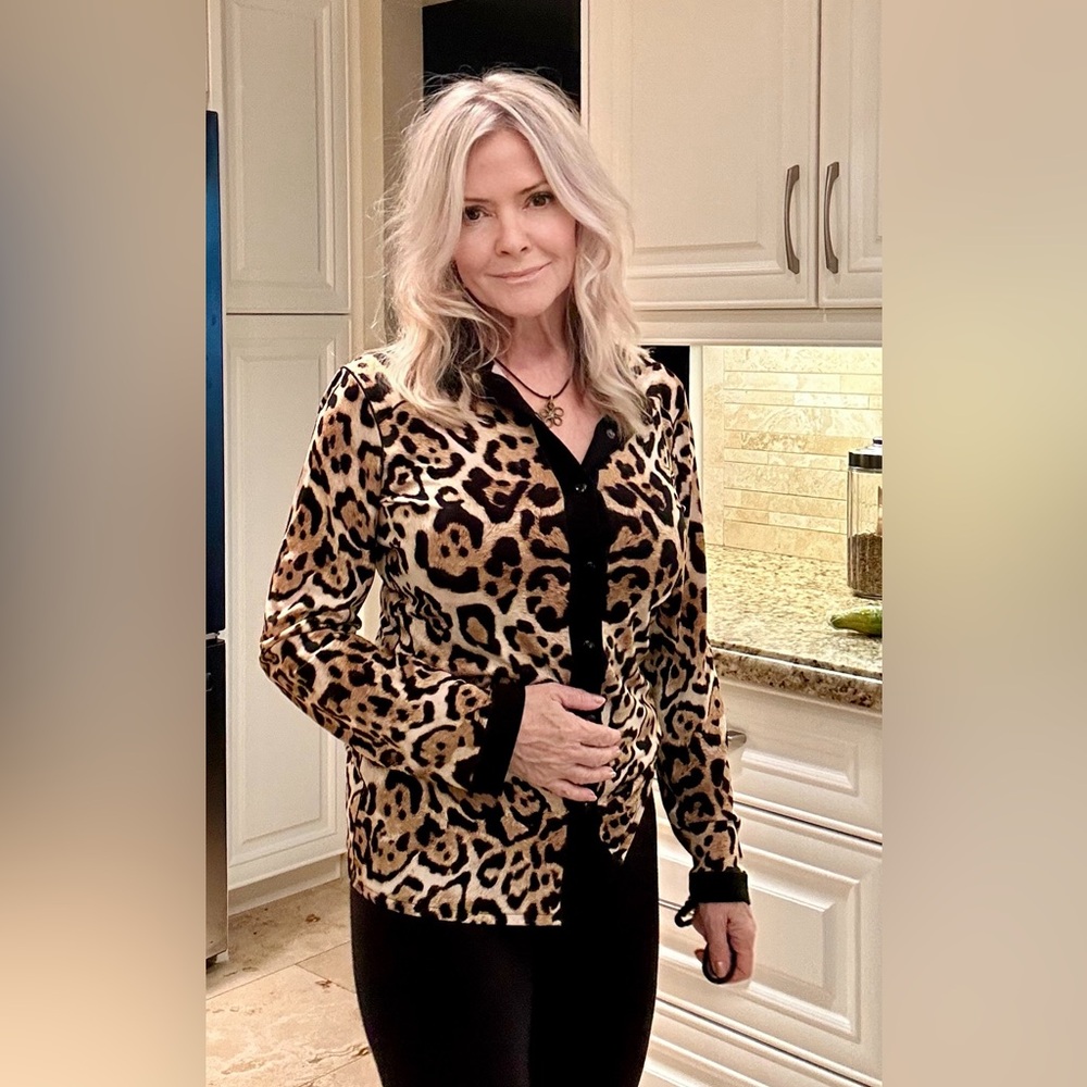 Jersey knot leopard print top with snap domes